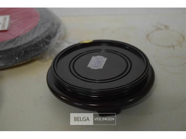 Inhoud doos div onderleggers voor vazen - afbeelding 3 van  4