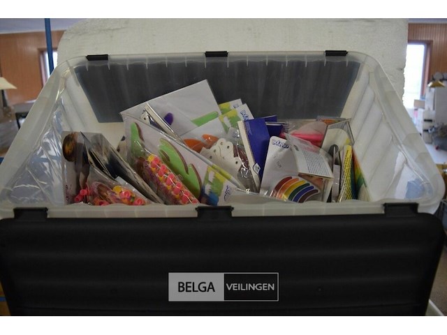 Inhoud doos div. versiering - afbeelding 1 van  4