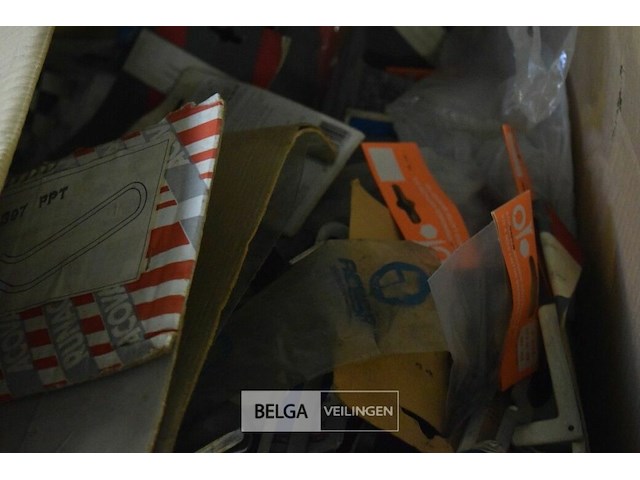 Inhoud doos div winkelhaken - afbeelding 6 van  6