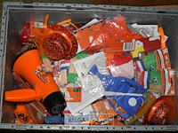 Inhoud doos partij div artikelen support voetbal holland - afbeelding 1 van  3