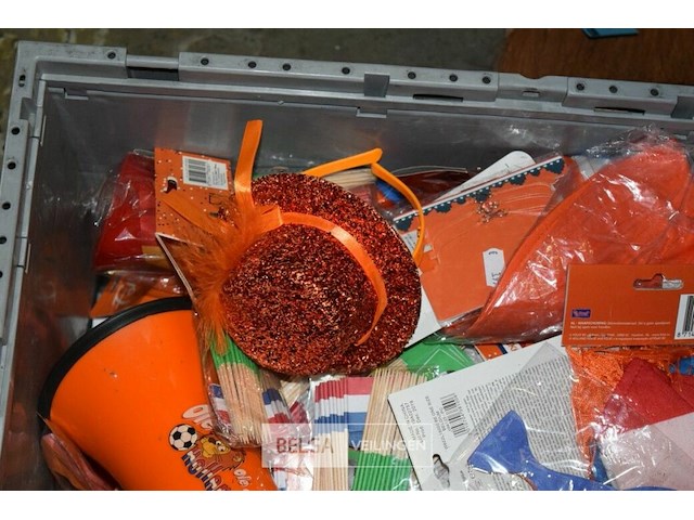 Inhoud doos partij div artikelen support voetbal holland - afbeelding 2 van  3