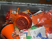 Inhoud doos partij div artikelen support voetbal holland - afbeelding 2 van  3