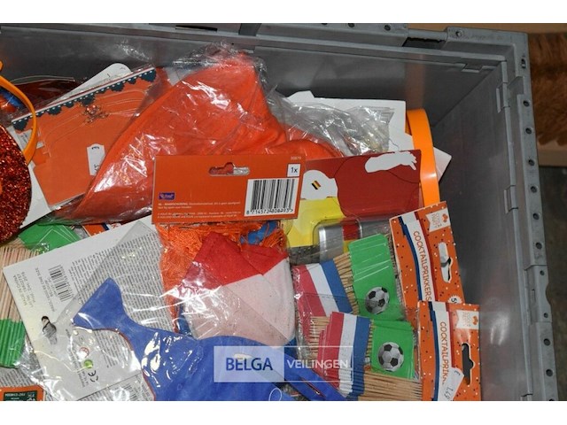Inhoud doos partij div artikelen support voetbal holland - afbeelding 3 van  3