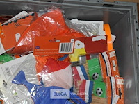 Inhoud doos partij div artikelen support voetbal holland - afbeelding 3 van  3