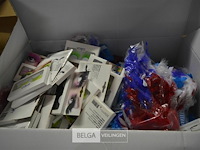 Inhoud doos partij div carnaval accesoires - afbeelding 1 van  6