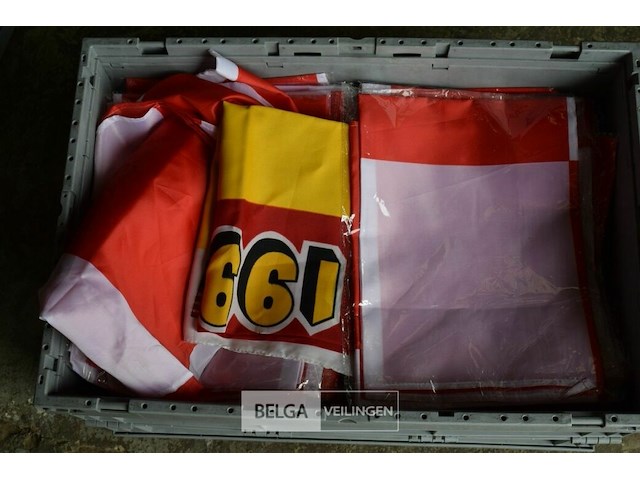 Inhoud doos partij vlaggen - afbeelding 1 van  2