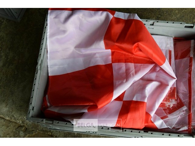 Inhoud doos partij vlaggen - afbeelding 2 van  2