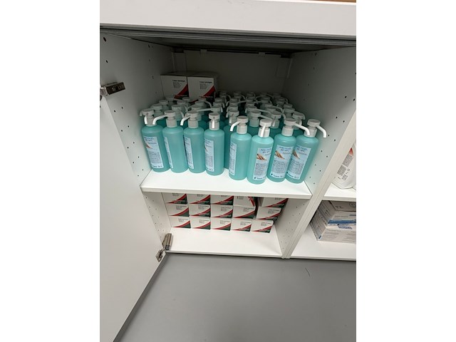 Inhoud ehbo kamer - afbeelding 6 van  17