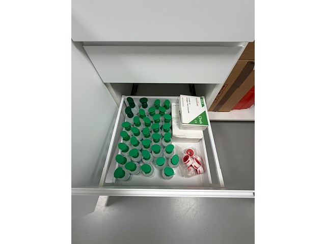 Inhoud ehbo kamer - afbeelding 16 van  17