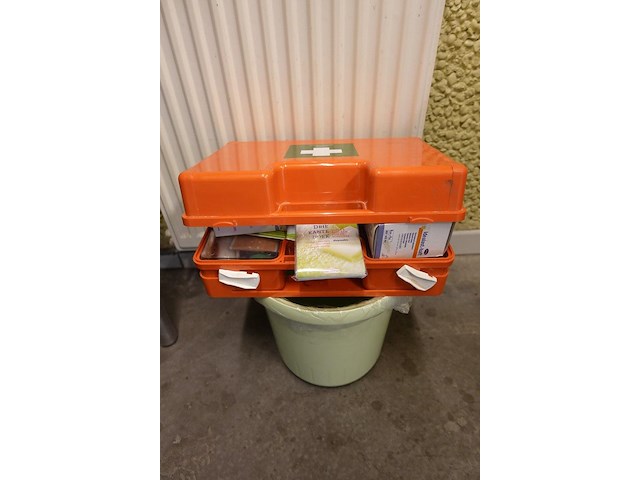 Inhoud ehbo ruimte - afbeelding 3 van  4