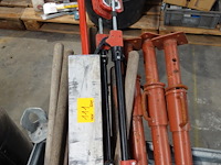 Inhoud galva container 22 stuks waaronder schoppen, standsoenen, … (excl. galva container) - afbeelding 2 van  4