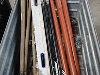 Inhoud galva container 22 stuks waaronder schoppen, standsoenen, … (excl. galva container) - afbeelding 4 van  4