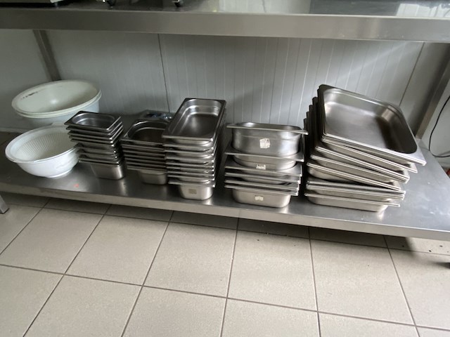 Inhoud (inox tafel lot 39) - afbeelding 1 van  2