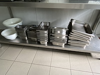 Inhoud (inox tafel lot 39) - afbeelding 1 van  2