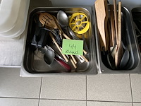 Inhoud (inox tafel lot 43) - afbeelding 1 van  4