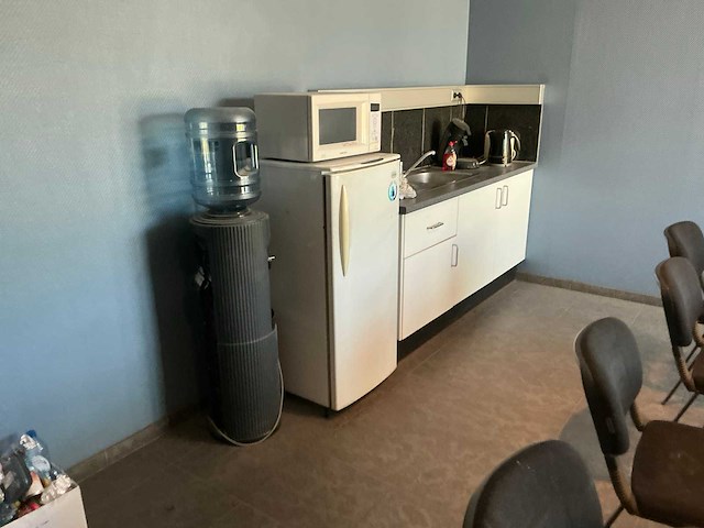Inhoud kantine - afbeelding 1 van  7