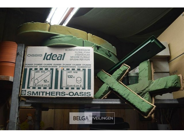 Inhoud kar partij oase voor bloemstukken - afbeelding 1 van  7