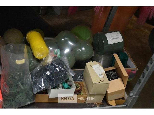 Inhoud kar partij oase voor bloemstukken - afbeelding 2 van  7