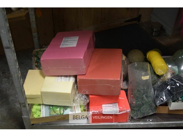 Inhoud kar partij oase voor bloemstukken - afbeelding 6 van  7