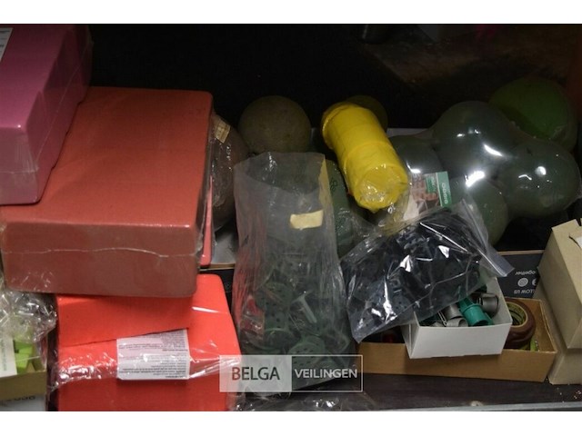 Inhoud kar partij oase voor bloemstukken - afbeelding 7 van  7