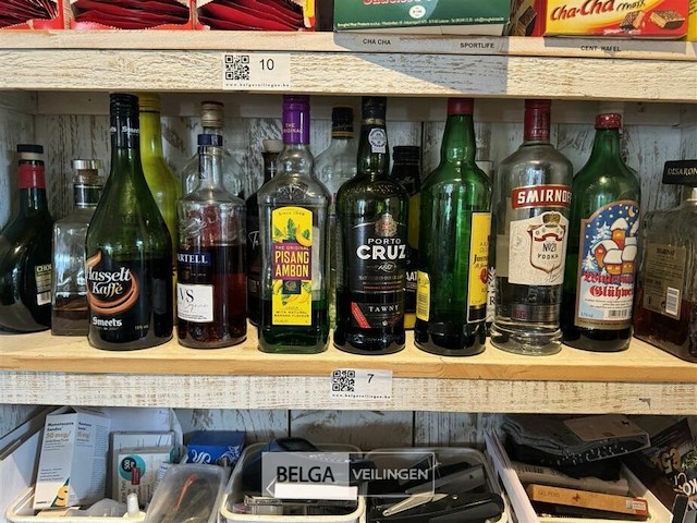 Inhoud kast - div geestrijke dranken - afbeelding 1 van  4