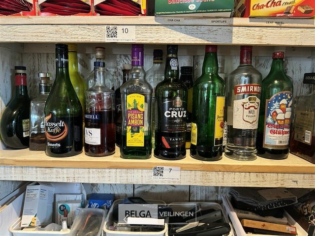 Inhoud kast - div geestrijke dranken - afbeelding 2 van  4