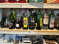 Inhoud kast - div geestrijke dranken - afbeelding 2 van  4