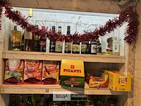 Inhoud kast - div snoep en soepen - afbeelding 2 van  7