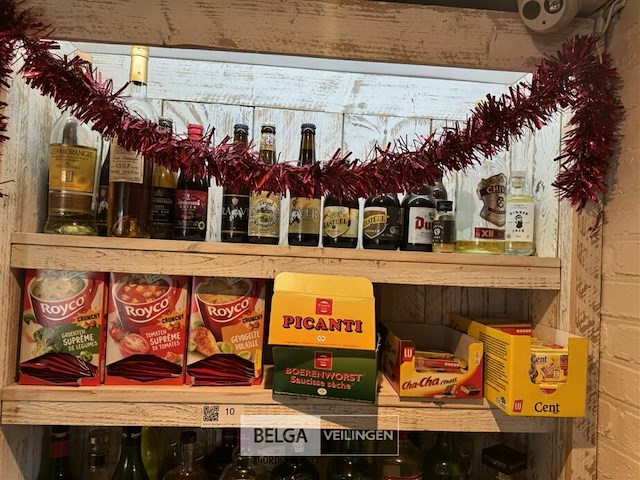 Inhoud kast - div snoep en soepen - afbeelding 3 van  7