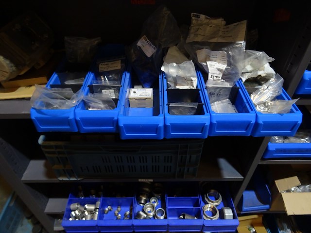 Inhoud kast + 3x pallet ijzerwareb - afbeelding 3 van  24