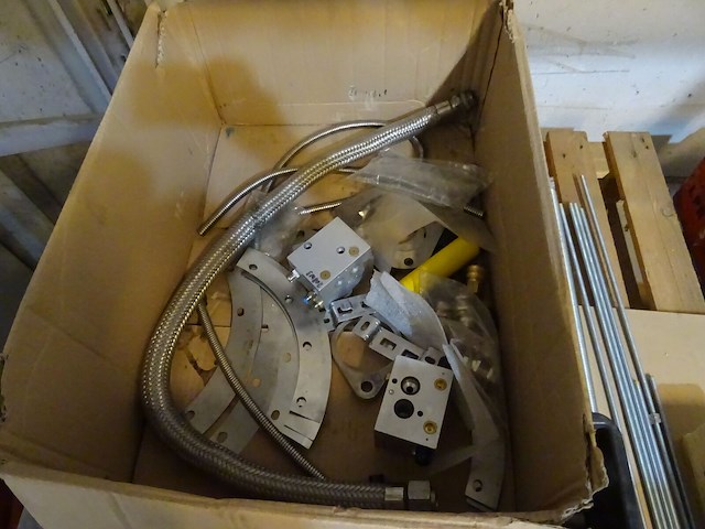 Inhoud kast + 3x pallet ijzerwareb - afbeelding 15 van  24