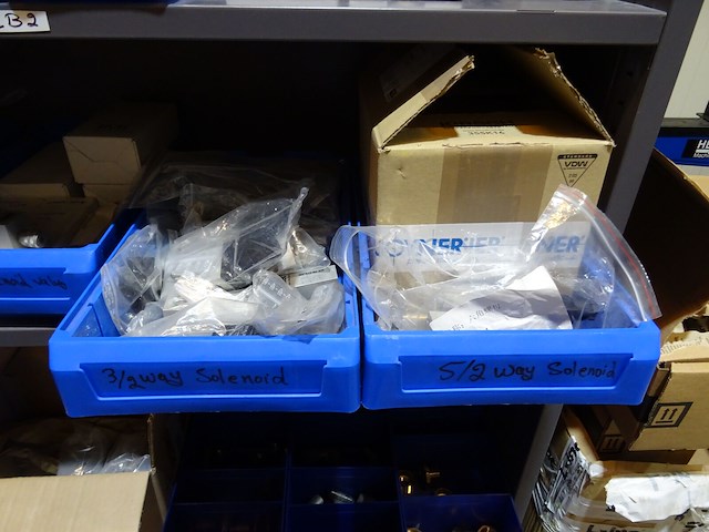 Inhoud kast + 3x pallet ijzerwareb - afbeelding 22 van  24