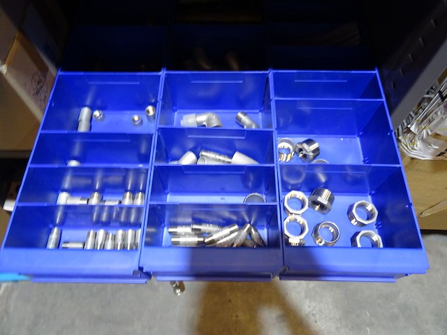 Inhoud kast + 3x pallet ijzerwareb - afbeelding 23 van  24
