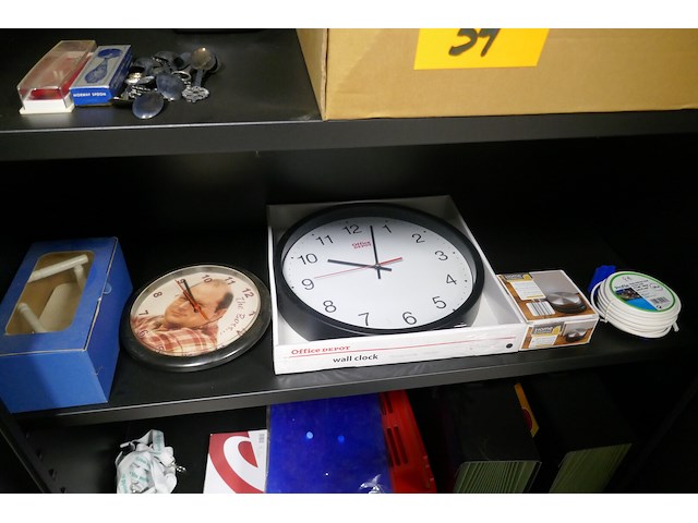 Inhoud kast divers deel 1 - afbeelding 5 van  6