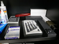 Inhoud kast divers deel 2 - afbeelding 2 van  9