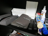 Inhoud kast divers deel 2 - afbeelding 3 van  9