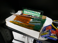 Inhoud kast divers deel 2 - afbeelding 4 van  9