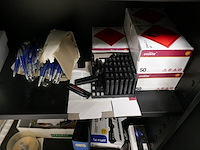 Inhoud kast divers deel 2 - afbeelding 6 van  9