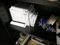 Inhoud kast divers deel 2 - afbeelding 7 van  9