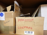 Inhoud kast + metalen bureau - afbeelding 16 van  46