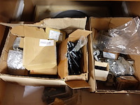 Inhoud kast + metalen bureau - afbeelding 18 van  46