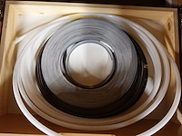 Inhoud kast + metalen bureau - afbeelding 19 van  46