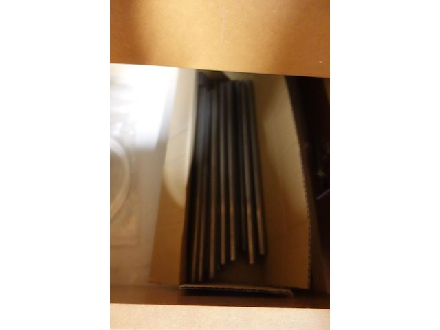 Inhoud kast + metalen bureau - afbeelding 21 van  46