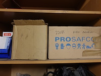 Inhoud kast + metalen bureau - afbeelding 27 van  46