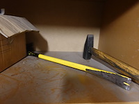 Inhoud kast + metalen bureau - afbeelding 31 van  46