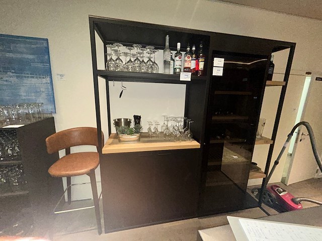 Inhoud kast - afbeelding 1 van  8