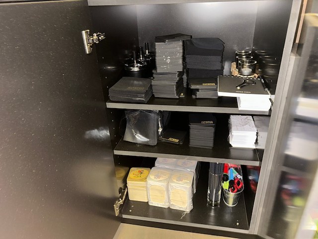 Inhoud kast - afbeelding 1 van  8