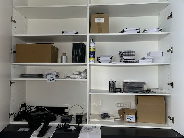 Inhoud kast - afbeelding 1 van  5