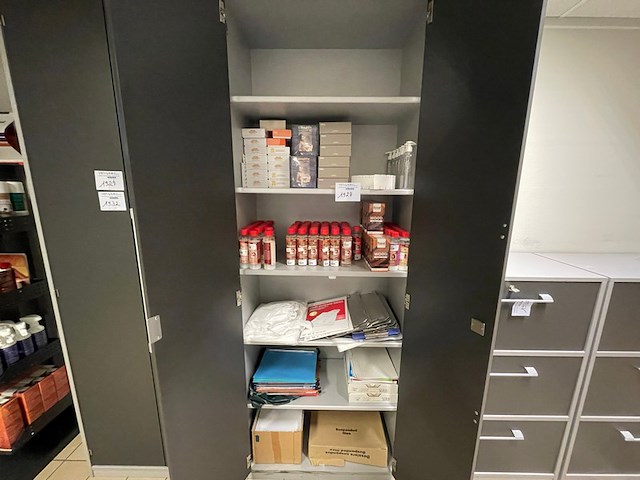 Inhoud kast - afbeelding 1 van  5