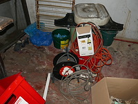 Inhoud kelder divers materiaal - afbeelding 1 van  10